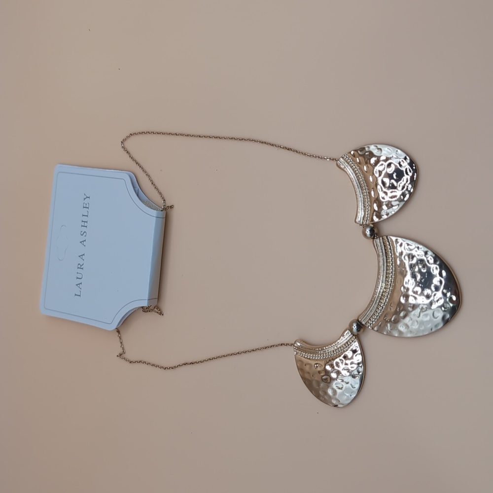 LAURA ASHLEY Hammered Gold Statement Necklace NWT $29